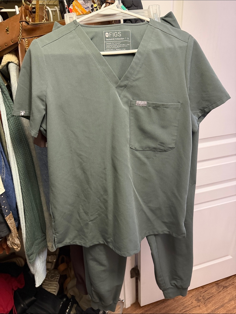 Figs Catarina One pocket top and Zamora jogger scrub pants